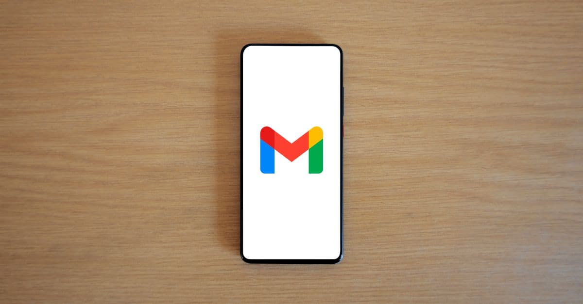 How to change app logo dynamically in Android?