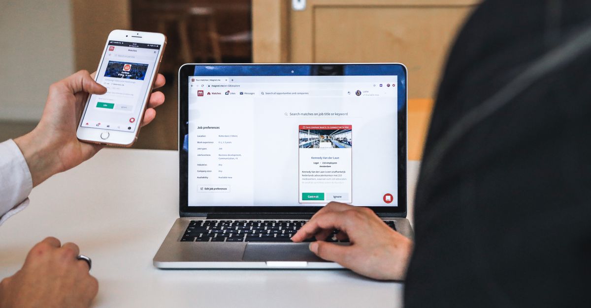 Improving Communication and Collaboration in Construction Projects through Mobile Apps and Web Platforms